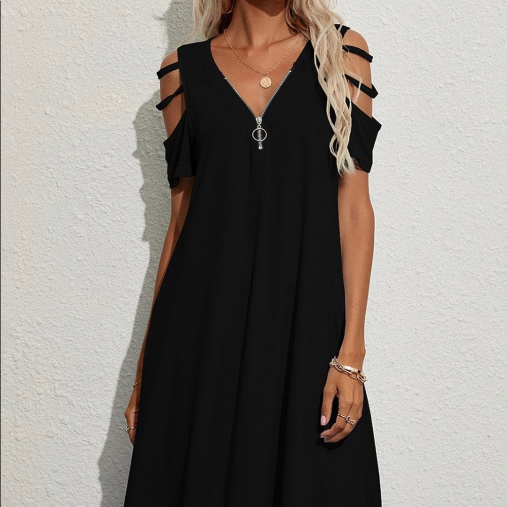 Cute black dress!! Size large